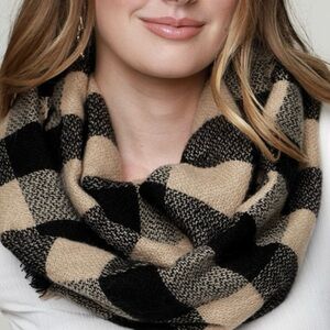 NWOT Buffalo Plaid Check Infinity Scarf